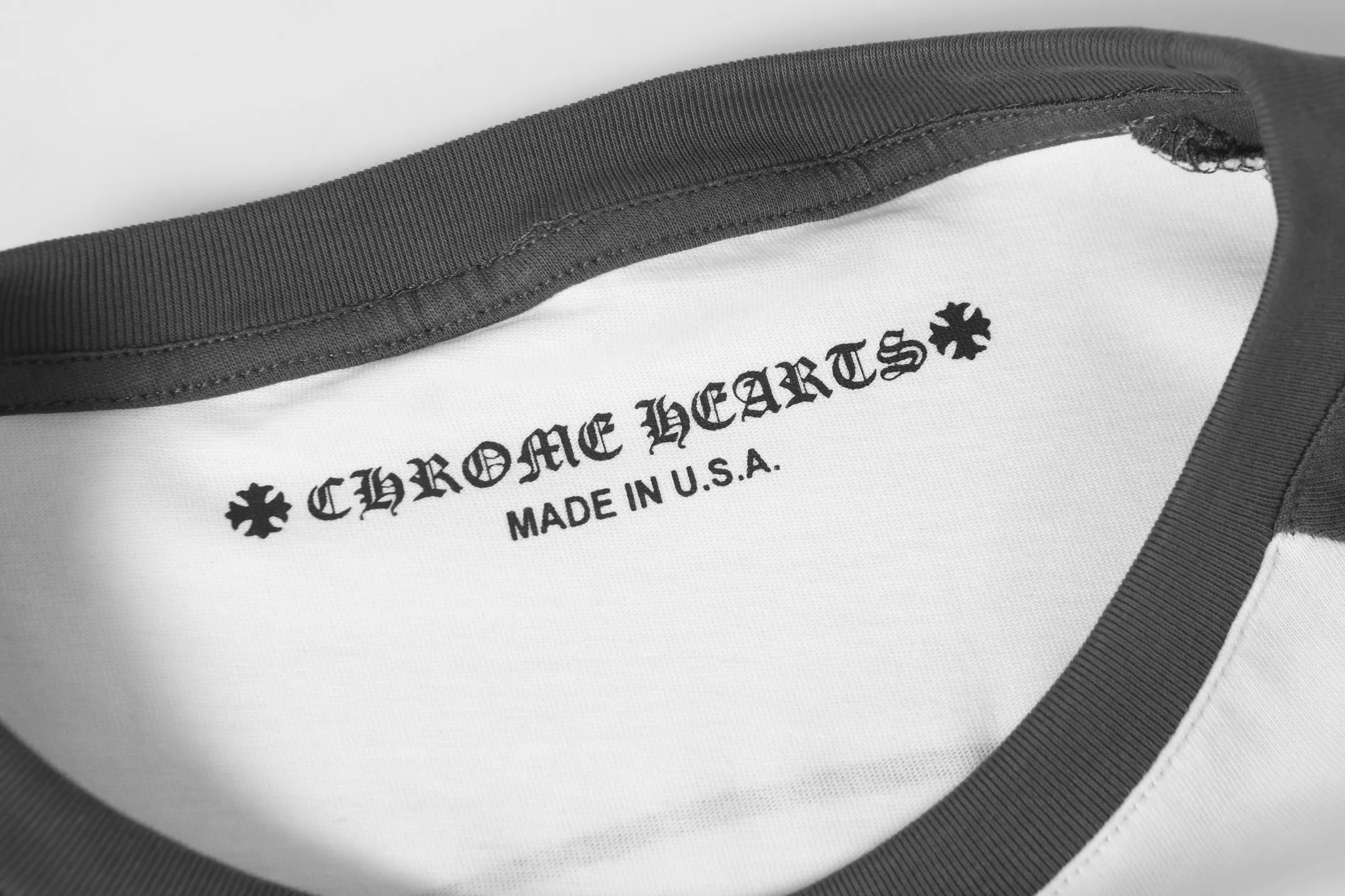 P150 Cross-border model, please do not place an order if you are looking for quality -Chrome Hearts/Chrome Hearts 23ss Sanskrit printed popular long-sleeved T-shirt -High weight, high density and high quality. The wool is soft, delicate and skin-friendly. It feels soft and silky. It has excellent warmth and skin-friendly properties. -Customized weaving and dyeing, no color difference. No matter the fabric or workmanship details, it beats the ordinary version on the market. -Colour: white with gray -Size: S M L XL